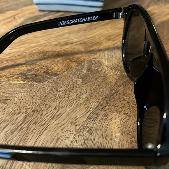 Indescratchables Flow 01 Sunglasses - Picture 2 of 5